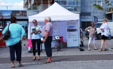 Interesserte på NOAHs stand